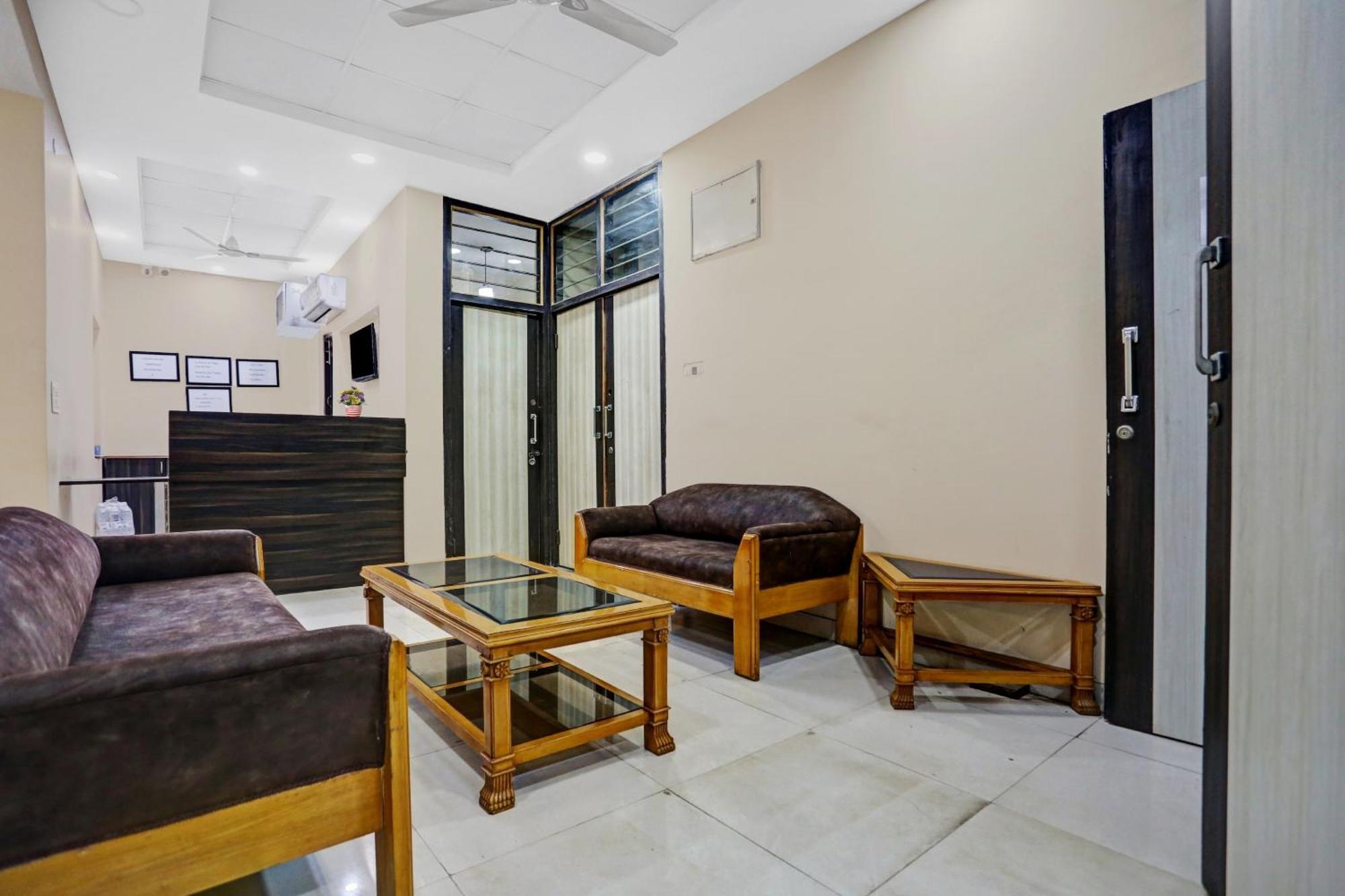 Hotel Collection O Metro View Ashok Vihar Near Shalimar Bagh Metro Station Nowe Delhi Zewnętrze zdjęcie