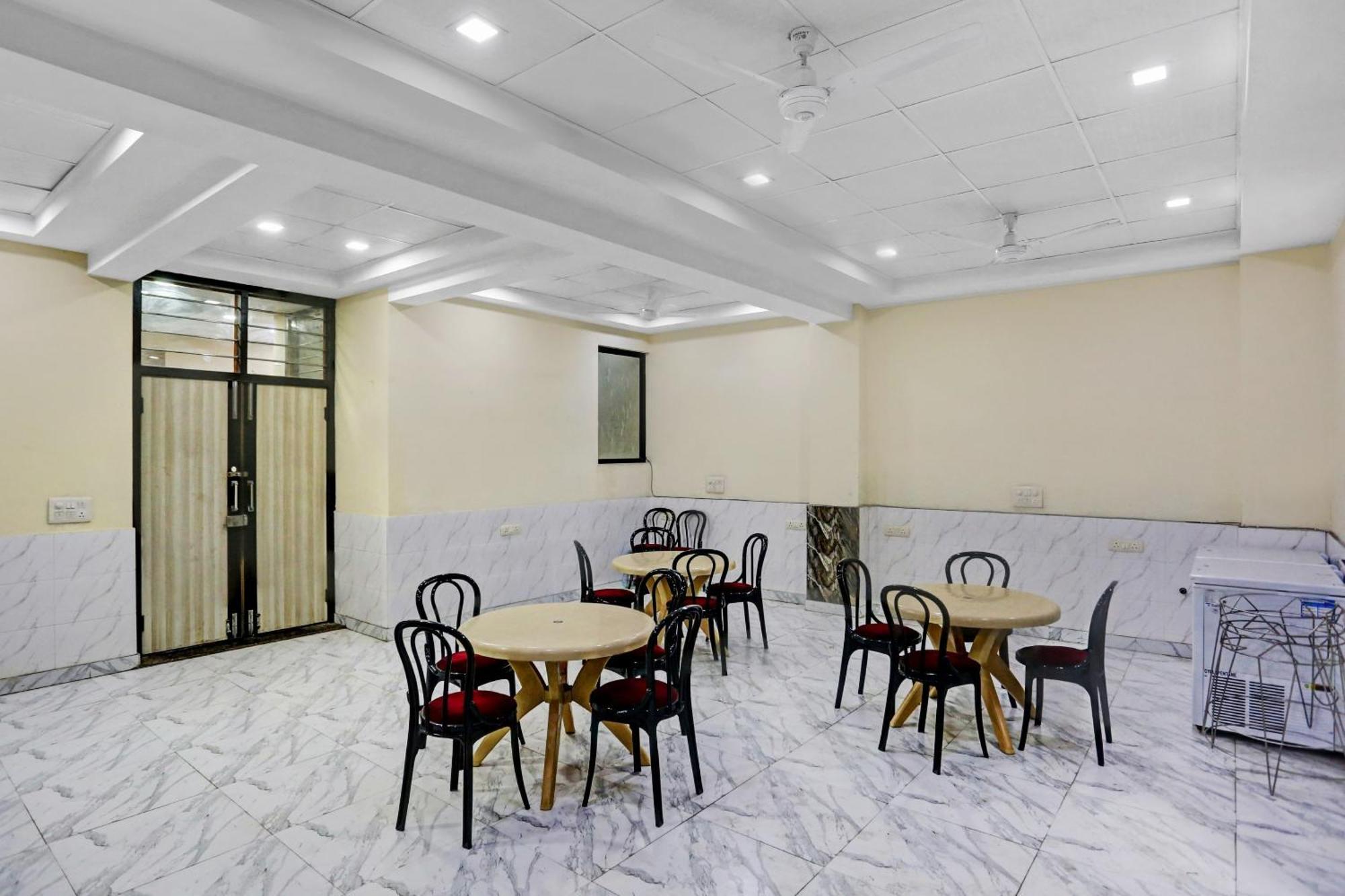 Hotel Collection O Metro View Ashok Vihar Near Shalimar Bagh Metro Station Nowe Delhi Zewnętrze zdjęcie