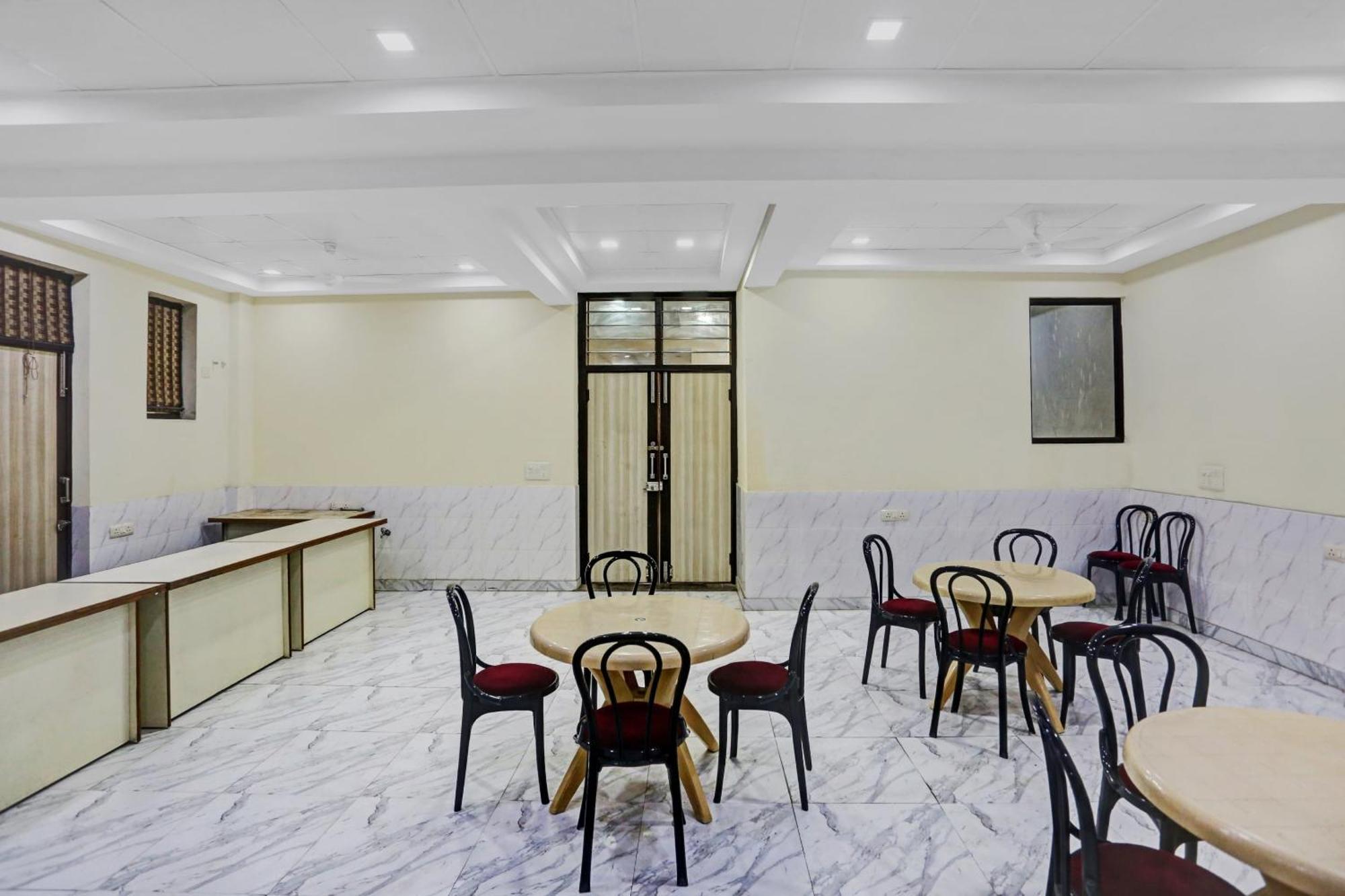 Hotel Collection O Metro View Ashok Vihar Near Shalimar Bagh Metro Station Nowe Delhi Zewnętrze zdjęcie